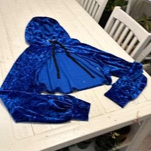 Velvet/Velour  blue open crop top forever 21 size medium